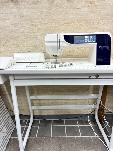 ジャノメミシン　elna excellence 730 テーブル付き　