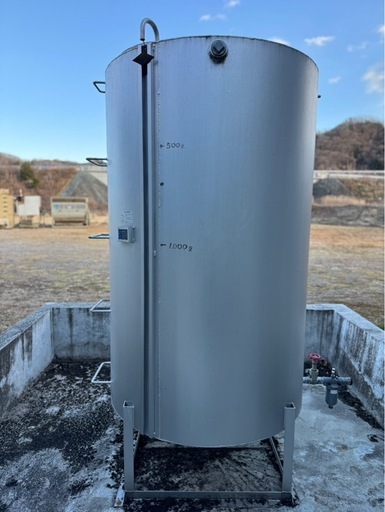 重油タンク1900L   別途で396Lタンク二つ有ります