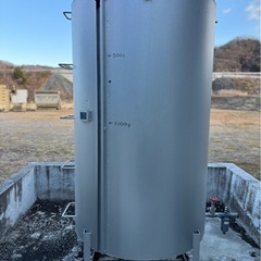 重油タンク1900L   別途で396Lタンク二つ有りますの画像