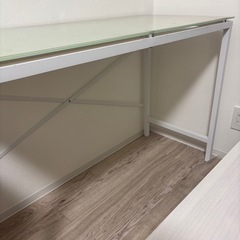 ホワイト　ガラス　デスクの画像