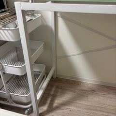 ホワイト　ガラス　デスクの画像