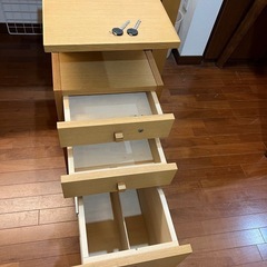 美品✨キャスターラック付きロングデスクの画像