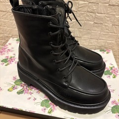 レースアップブーツの画像