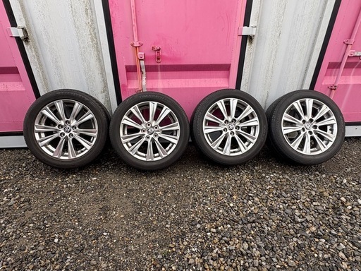 トヨタの235/50R18サイズの5スポークホイールセット。
