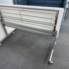 【お取引中】大幅値下げ‼️会議用テーブル スタッキングテーブル 長机 長テーブル 幅1500×奥行600mm 中棚付 キャスター付 ホワイト×シルバーの画像