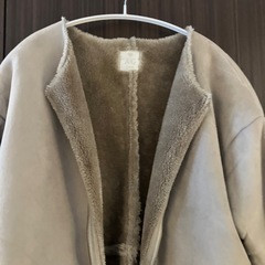 中古 AG  ムートン調コート ベージュ Mサイズ相当の画像