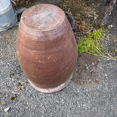 大きい壺の画像