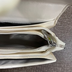 ホワイトキルティングショルダーバッグの画像