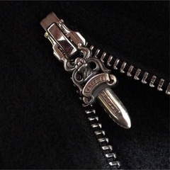 クロムハーツ マルチカラークロスパッチ　ダガーファスナー付きセーターの画像