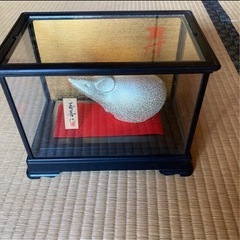 商品ケース　ガラスケースの画像