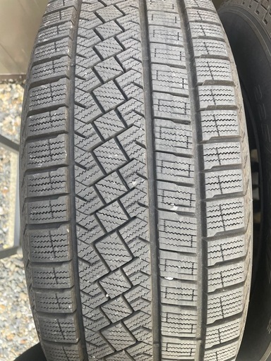 スタッドレスタイヤ　225/65R17 ピレリ