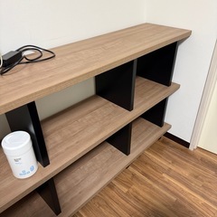 造作の木製の棚の画像