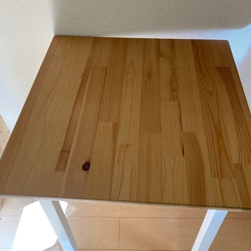 IKEAのテーブル
