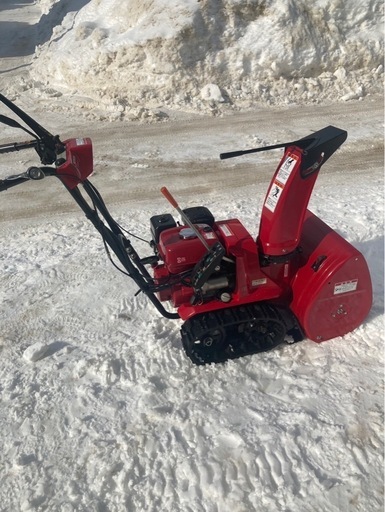 美品　ホンダ　除雪機　HSS655c 現行モデル　セルスタート　整備済み購入後 ，今季使用4回  市内配送無料でします。