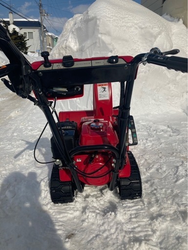 美品　ホンダ　除雪機　HSS655c 現行モデル　セルスタート　整備済み購入後 ，今季使用4回  市内配送無料でします。