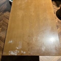 丸脚テーブルの画像