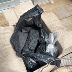 七輪と炭の画像