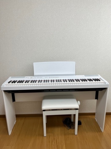 電子ピアノとイス