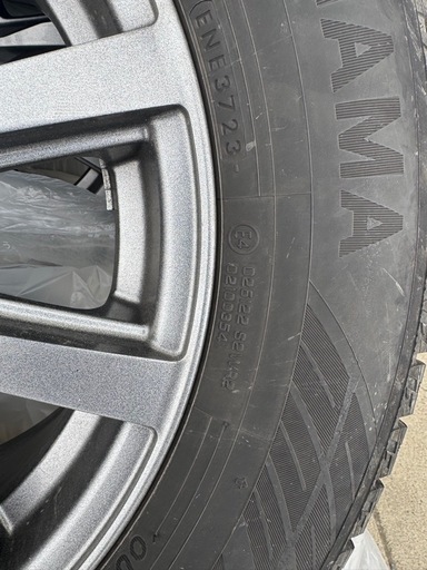 2月7日までの限定【2023年製】スタッドレスタイヤ ヨコハマ  iG60 215/65R16 ホイール付4本