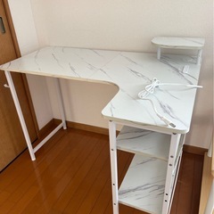 オフィスデスクの画像