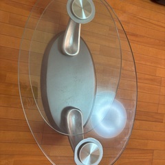 【早めに引取れる方】モダンな回転式ガラステーブル（センターテーブル）傷防止マット付きの画像