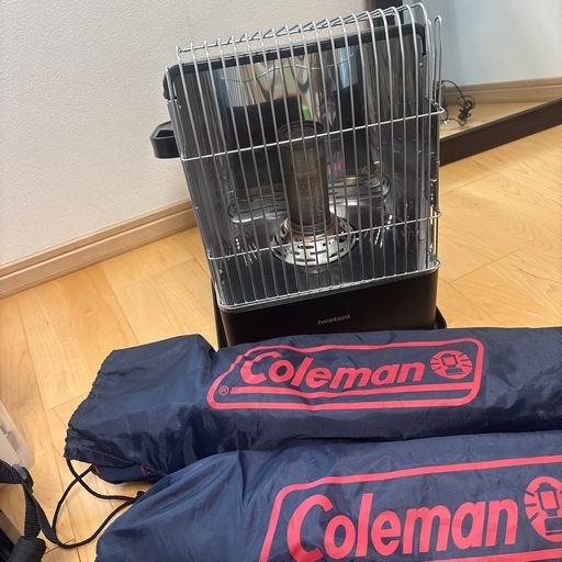 コールマン椅子二脚とカセットボンベ式ガスストーブ