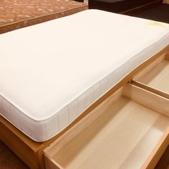 無印良品の収納付きセミダブルベッドの画像