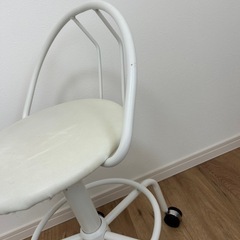 ニトリ　　　キャスター付きチェアの画像