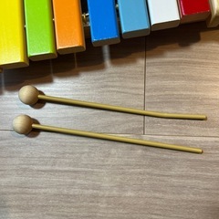 ミキハウスのシロフォンとIKEAの数字の木のおもちゃの画像