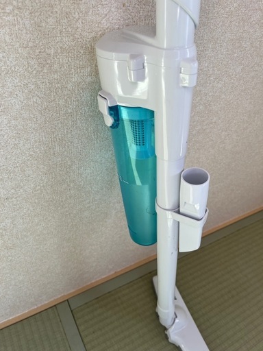 中古　マキタ　18Vバッテリー充電器付き掃除機
