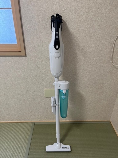 中古　マキタ　18Vバッテリー充電器付き掃除機