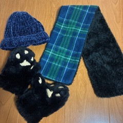 キッズ　マフラー　ニット帽　クマにくきゅう手袋　セットの画像