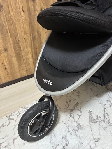 アップリカ　スムーヴ三輪ベビーカー