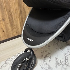アップリカ　スムーヴ三輪ベビーカーの画像