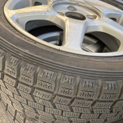 スタッドレスタイヤとホイール4本の画像