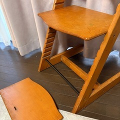 ストッケ（Stokke）のトリップトラップ木製ハイチェア（子供椅子）の画像