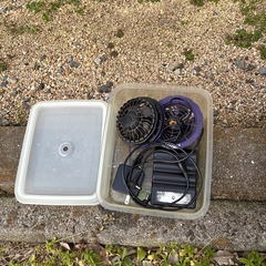 マキタのインパクトドライバーと道具の画像