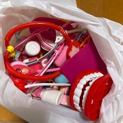 お医者さんごっこおもちゃ　　防水シーツ　子供用スニーカーの画像