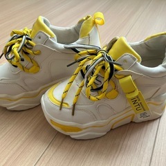 厚底スニーカーの画像