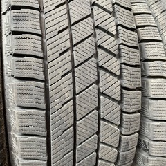 ブリヂストンスタッドレス175/65R14 VRX3 の画像