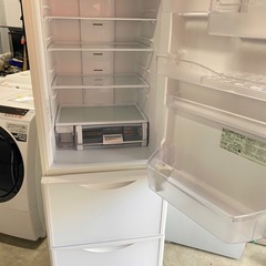 NO B820🌈福岡市内配送設置無料✨🌈R-S38JV-XW 冷蔵庫 真空チルド Sシリーズ クリスタルホワイト [3ドア /右開きタイプ /375L]  2019年の画像