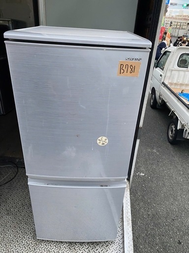NO B781?福岡市内配送設置無料✨?SJ-D14F-S 冷蔵庫 シルバー系 [137L /2ドア /右開き/左開き付け替えタイプ]