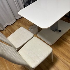 ダイニングテーブル　　チェアの画像