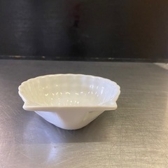 貝殻型陶器皿（白）の画像
