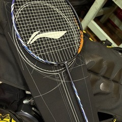 アストロックス100z zバドミントンラケットの画像