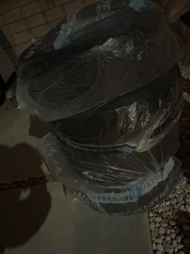 車タイヤ215/60R17  スタッドレス
