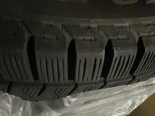 車タイヤ215/60R17  スタッドレス
