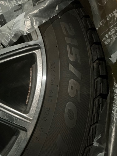 車タイヤ215/60R17  スタッドレス
