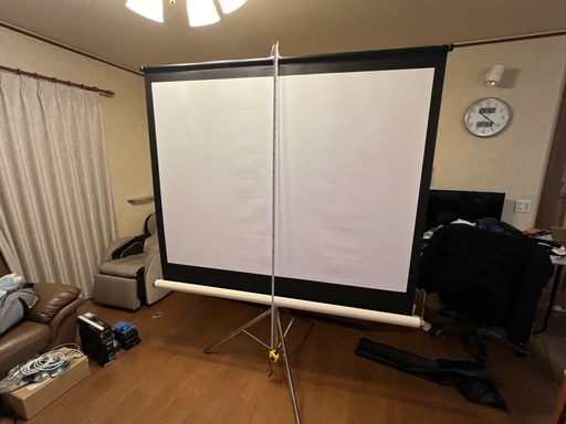 プロジェクタースクリーン　自立型　大画面■画面サイズ　縦(約)122cm　横(約)162cm■80インチ
