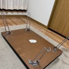 ガラステーブルの画像